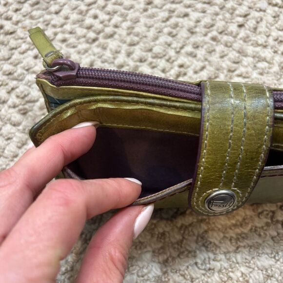 Ladies Fossil Green Leather Bifold Wallet - Picture 13 of 13
